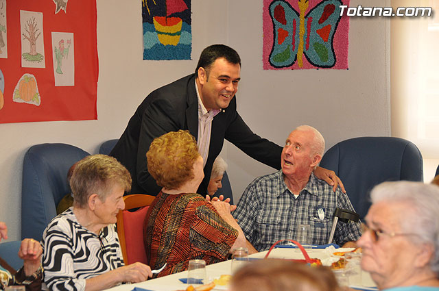 Los usuarios del Servicio de Estancias Diurnas de Alzheimer comienzan las actividades del segundo aniversario del centro - 18
