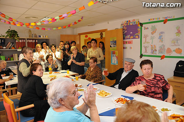 Los usuarios del Servicio de Estancias Diurnas de Alzheimer comienzan las actividades del segundo aniversario del centro - 26