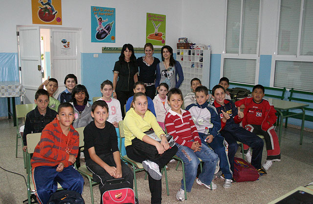 El Ayuntamiento y Consumur llevan a los colegios de Caravaca talleres de consumo y medio ambiente - 1, Foto 1