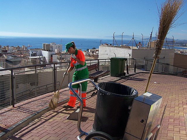 La concejalía de Limpieza amplía la frecuencia del barrido manual en los diferentes barrios del municipio - 1, Foto 1