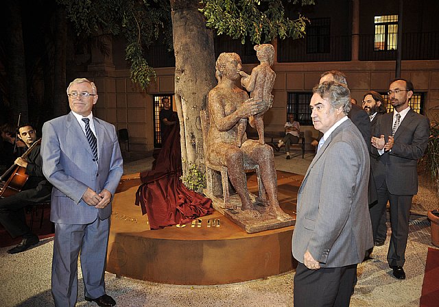 La Universidad de Murcia homenajea a Antonio Campillo con una escultura en el campus de la Merced - 2, Foto 2