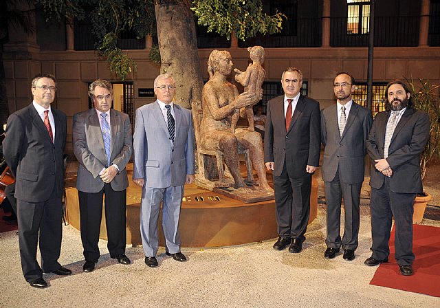 La Universidad de Murcia homenajea a Antonio Campillo con una escultura en el campus de la Merced - 3, Foto 3
