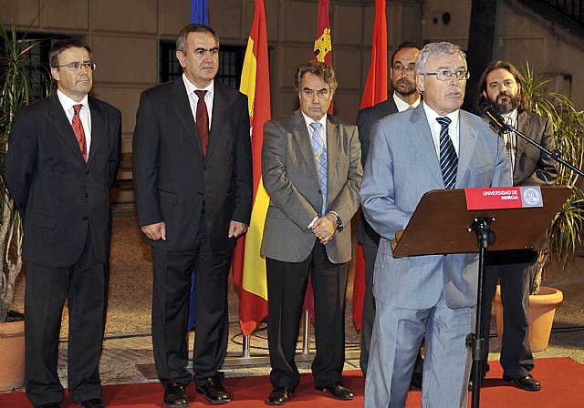 La Universidad de Murcia homenajea a Antonio Campillo con una escultura en el campus de la Merced - 4, Foto 4