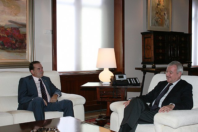 Valcárcel recibe al alcalde de Villanueva del Río Segura - 1, Foto 1