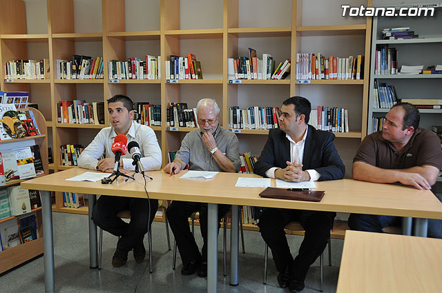 El Ayuntamiento suscribe un convenio con la Junta Parroquial del cementerio de Paretn-Cantareros - 3