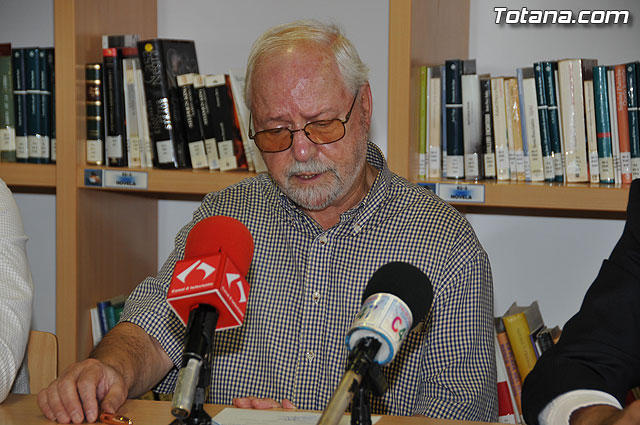El Ayuntamiento suscribe un convenio con la Junta Parroquial del cementerio de Paretn-Cantareros - 6
