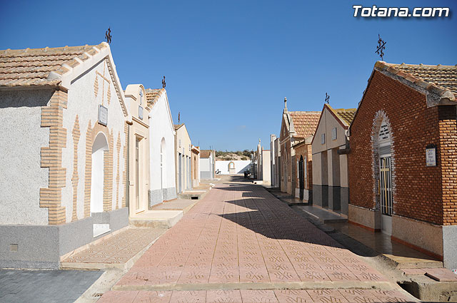 El Ayuntamiento suscribe un convenio con la Junta Parroquial del cementerio de Paretn-Cantareros - 11