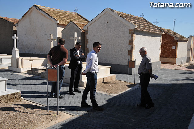 El Ayuntamiento suscribe un convenio con la Junta Parroquial del cementerio de Paretn-Cantareros - 13