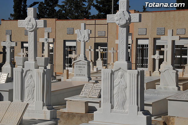 El Ayuntamiento suscribe un convenio con la Junta Parroquial del cementerio de Paretn-Cantareros - 20
