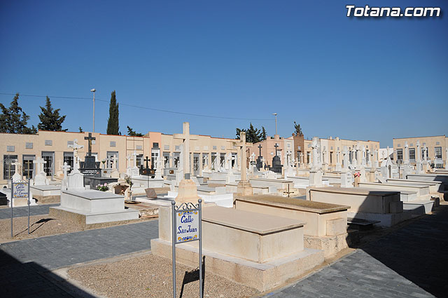El Ayuntamiento suscribe un convenio con la Junta Parroquial del cementerio de Paretn-Cantareros - 14