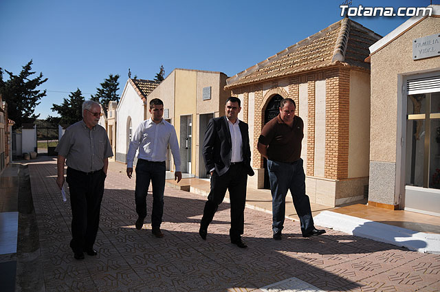 El Ayuntamiento suscribe un convenio con la Junta Parroquial del cementerio de Paretn-Cantareros - 15