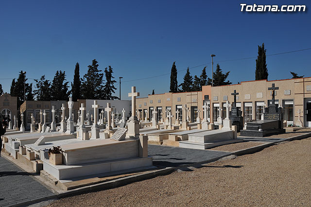 El Ayuntamiento suscribe un convenio con la Junta Parroquial del cementerio de Paretn-Cantareros - 17