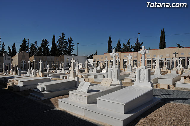 El Ayuntamiento suscribe un convenio con la Junta Parroquial del cementerio de Paretn-Cantareros - 19