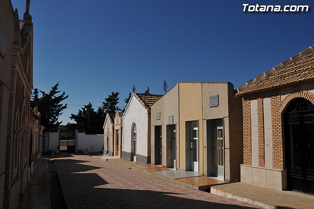 El Ayuntamiento suscribe un convenio con la Junta Parroquial del cementerio de Paretn-Cantareros - 21