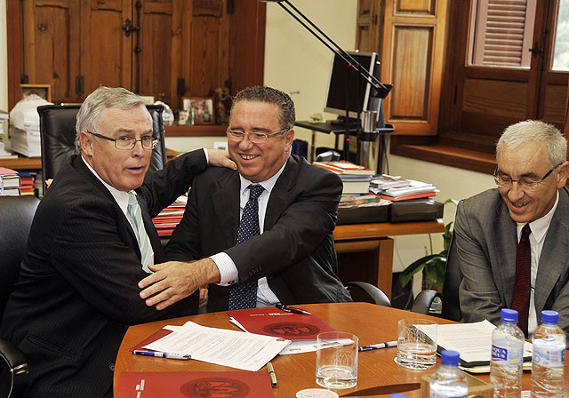 La Universidad de Murcia y la Fundación de Estudios Médicos colaborarán en la formación de vocaciones científicas - 2, Foto 2