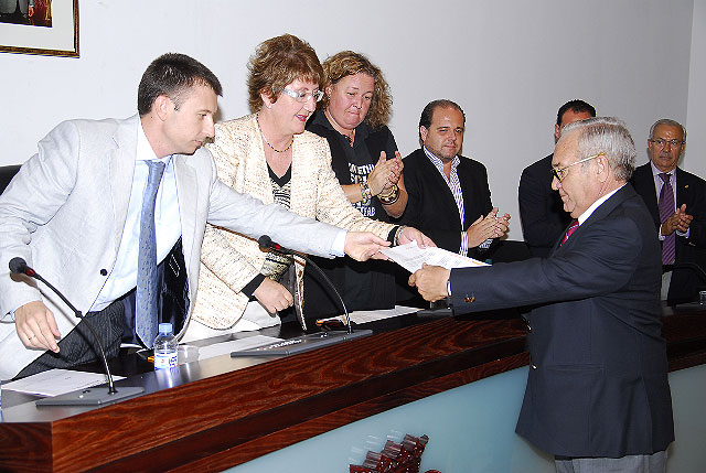 El sector turístico del Mar Menor recuerda a Araceli Rubio en la entrega a título póstumo de la insignia de oro de la Mancomunidad Turística - 1, Foto 1