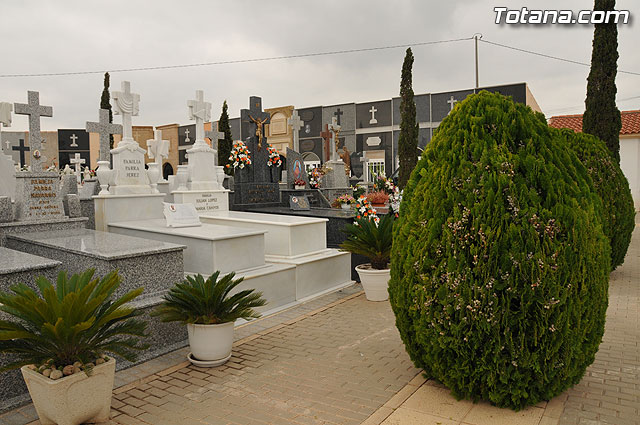 Presentado un libro de Juan Cnovas Mulero sobre el cementerio municipal 