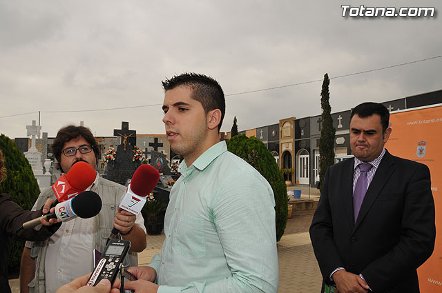 Presentado un libro de Juan Cnovas Mulero sobre el cementerio municipal 