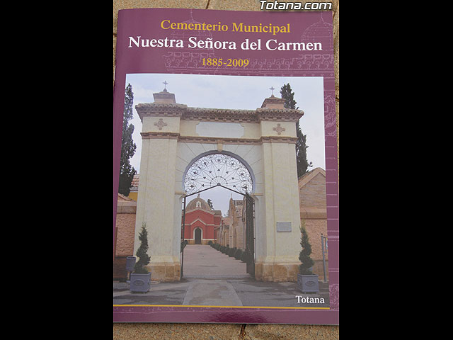 Presentado un libro de Juan Cnovas Mulero sobre el cementerio municipal 