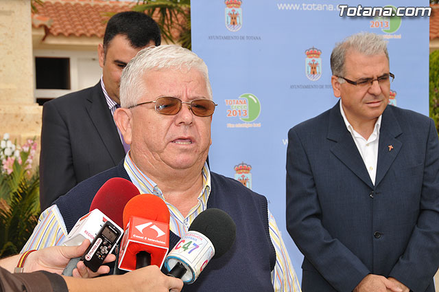 Presentado un libro de Juan Cnovas Mulero sobre el cementerio municipal 