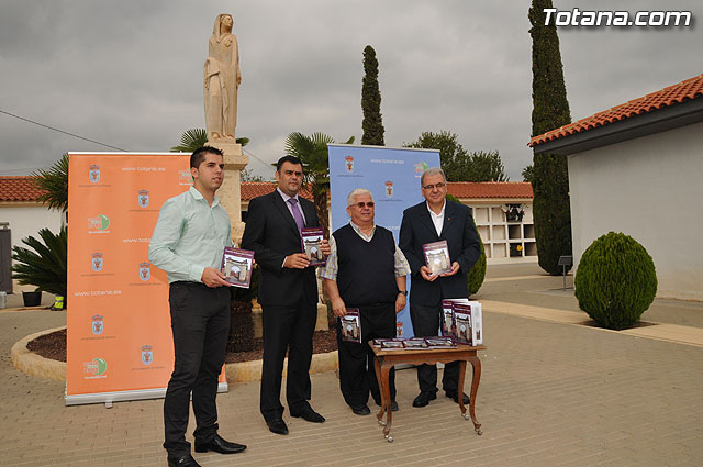 Presentado un libro de Juan Cnovas Mulero sobre el cementerio municipal 