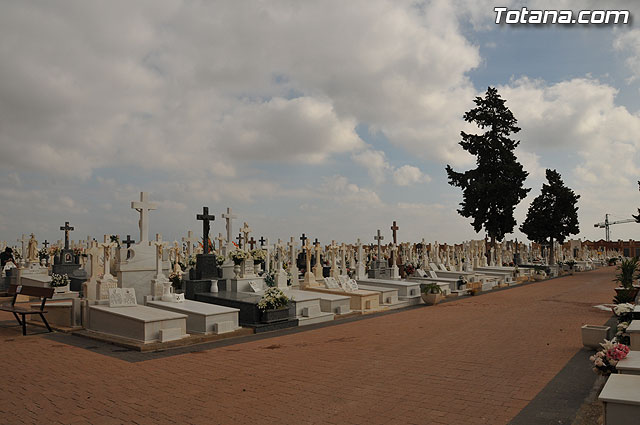 Presentado un libro de Juan Cnovas Mulero sobre el cementerio municipal 