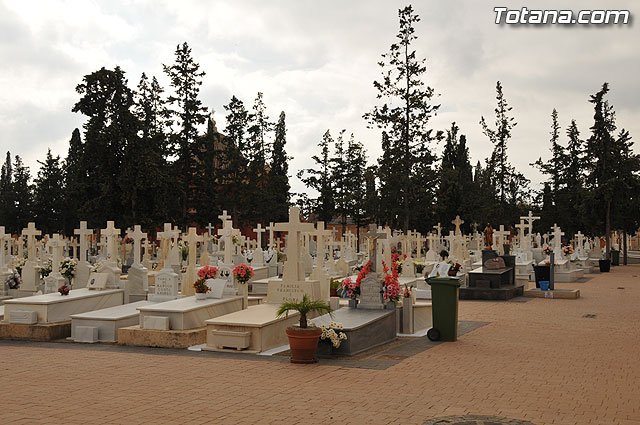 Presentado un libro de Juan Cnovas Mulero sobre el cementerio municipal 