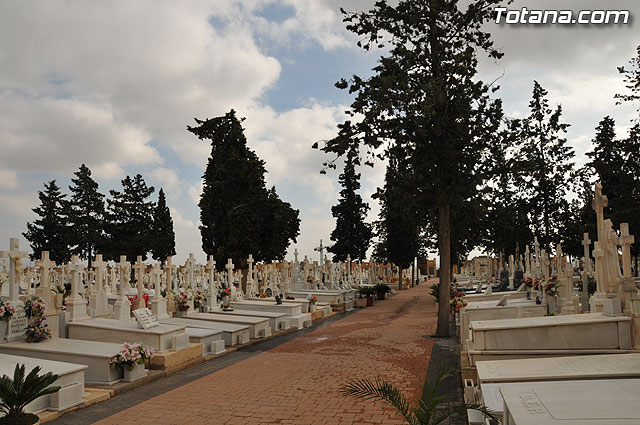 Presentado un libro de Juan Cnovas Mulero sobre el cementerio municipal 