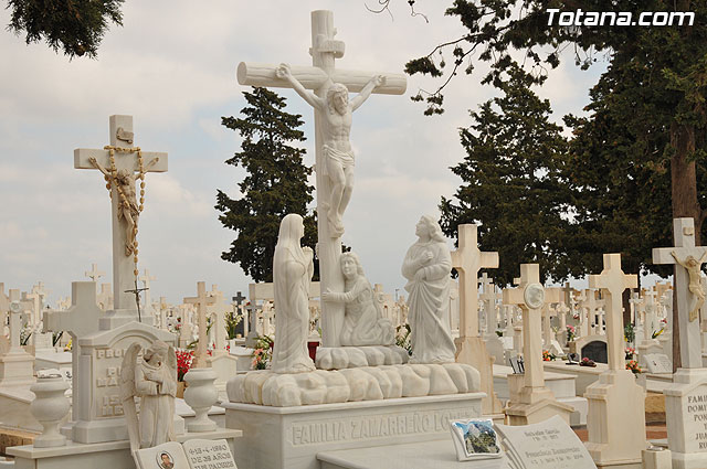 Presentado un libro de Juan Cnovas Mulero sobre el cementerio municipal 