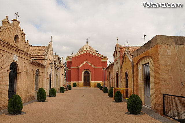 Presentado un libro de Juan Cnovas Mulero sobre el cementerio municipal 
