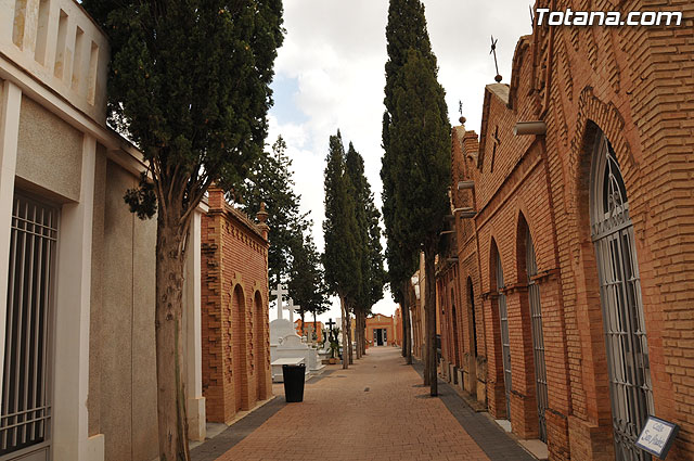 Presentado un libro de Juan Cnovas Mulero sobre el cementerio municipal 
