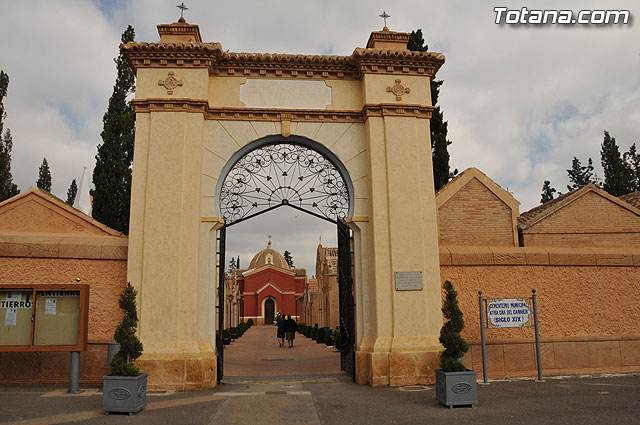 Presentado un libro de Juan Cnovas Mulero sobre el cementerio municipal 