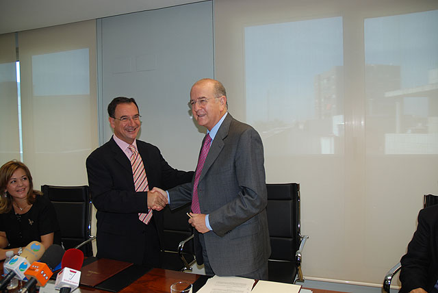 Política Social recibirá 713.900 euros de Cajamurcia para atender a los mayores - 1, Foto 1