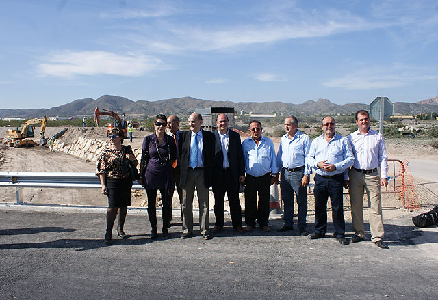 El Alcalde y el presidente de la CHS visitan las obras de acondicionamiento de la Rambla del Murciano en Puerto Lumbreras - 1, Foto 1