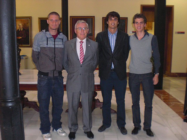 La Asociación de Alumnos de Letras se reune con el rector D. Jose Antonio Cobacho - 1, Foto 1