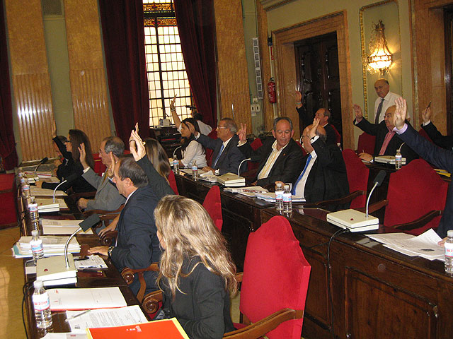 El Pleno impulsa el trabajo realizado por el Ayuntamiento y la Comunidad Autónoma para mejorar el transporte público - 1, Foto 1