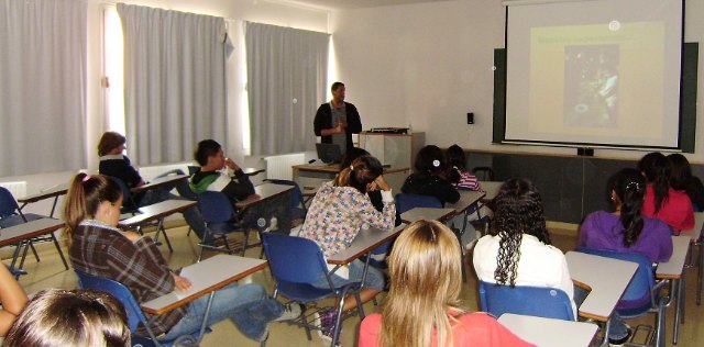 800 jóvenes estudiantes de enseñanza secundaria participan en los talleres de sensibilización sobre voluntariado, Foto 2