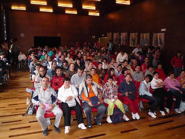 Students and professionals in Occupational Center "Jos Moya" attend a regional meeting, Foto 2