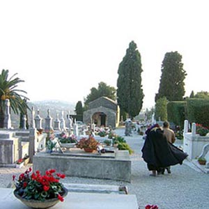 El Ayuntamiento pone en marcha desde hoy viernes un servicio gratuito de autobuses para facilitar el acceso al cementerio - 2, Foto 2