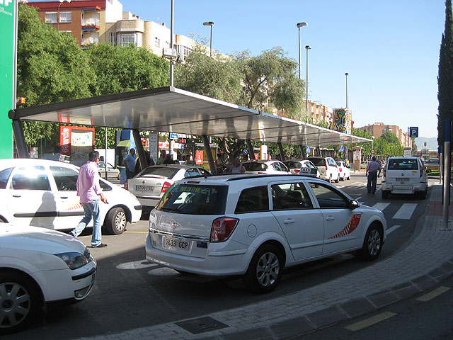 La parada de taxis de la estación de El Carmen está completamente remodelada - 1, Foto 1