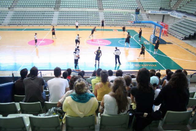 El CB Murcia entrena ante la atenta mirada de los alumnos del Colegio Parra - 2, Foto 2