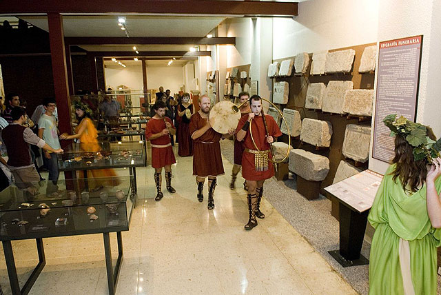 El Museo Arqueológico revive los cortejos fúnebres romanos ante 400 personas - 2, Foto 2