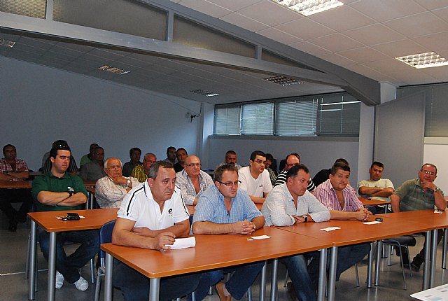Autoridades municipales asisten a la Asamblea General de la Asociación de Transportistas del Bajo Guadalentín, Foto 1