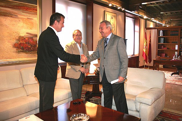 Los sindicatos plantean a Valcárcel cambios para cambiar el sistema productivo - 1, Foto 1