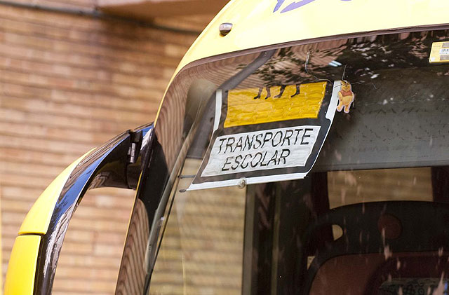 Casi la mitad de los transportes escolares controlados por la Policía Local en octubre presentaban irregularidades - 1, Foto 1