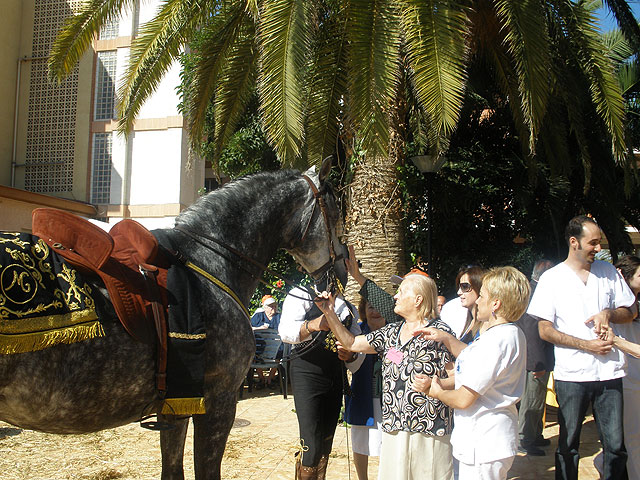La residencia para personas mayores “La Purísima” y el Servicio de Estancias Diurnas para Alzheimer asisten a un homenaje al voluntario, Foto 1