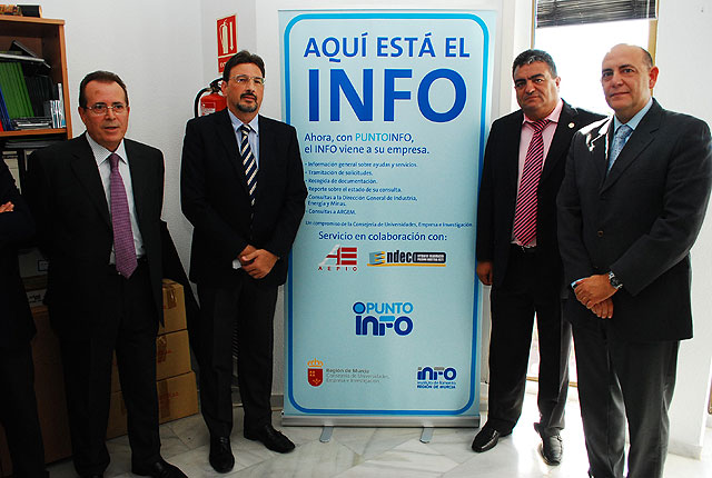 El director del Instituto de Fomento, Juan José Beltrán, presenta el PuntoInfo del Polígono Industrial Oeste, Foto 1