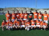 El equipo Muebles Mondrián se coloca en el segundo puesto de la Liga de Fútbol Aficionado Juega limpio, tras golear al equipo Diseños Javi