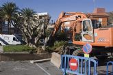 La Concejalía de Servicios inicia el derribo de los parterres de la Plaza del Convento