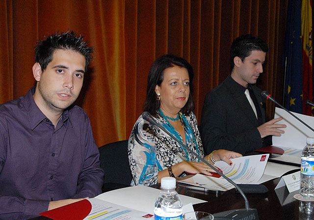 Antonio Lorente(i), Maribel Sánchez-Mora e Ismael Hernández, Foto 1